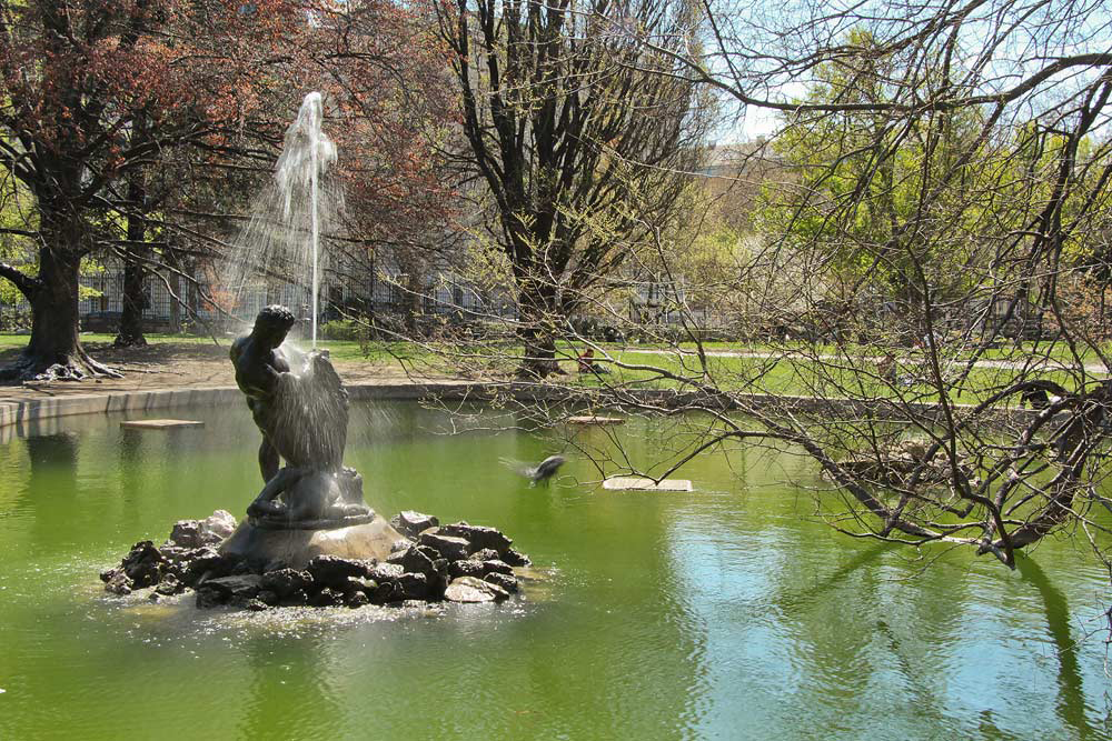 Из Будапешта в Вену - фонтан в парке Хофбург