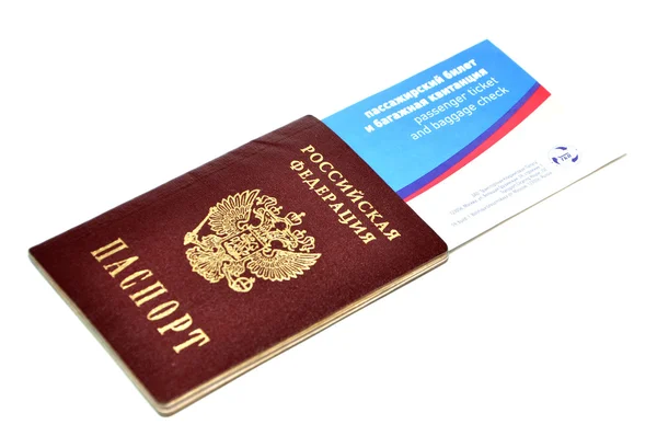Паспорт и самолет билеты — стоковое фото